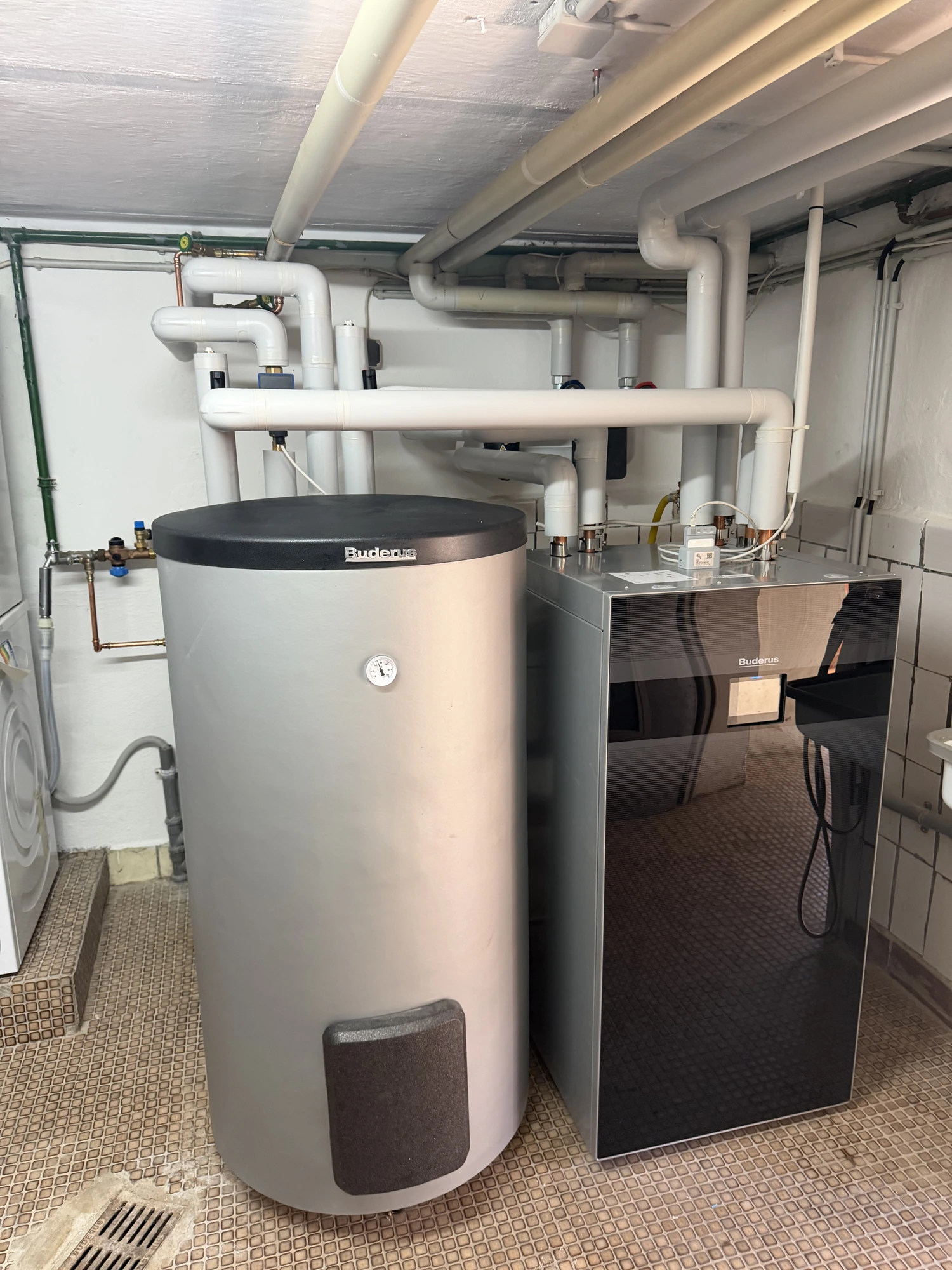 Alte Ölheizung → Wärmepumpe nachher
